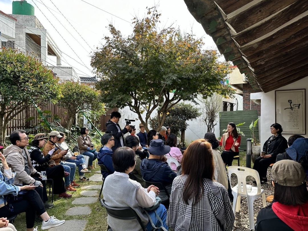 중장년 청춘문화공간에서는 인문강연, 체험교육 등 다양한 프로그램을 운영되고 있다.