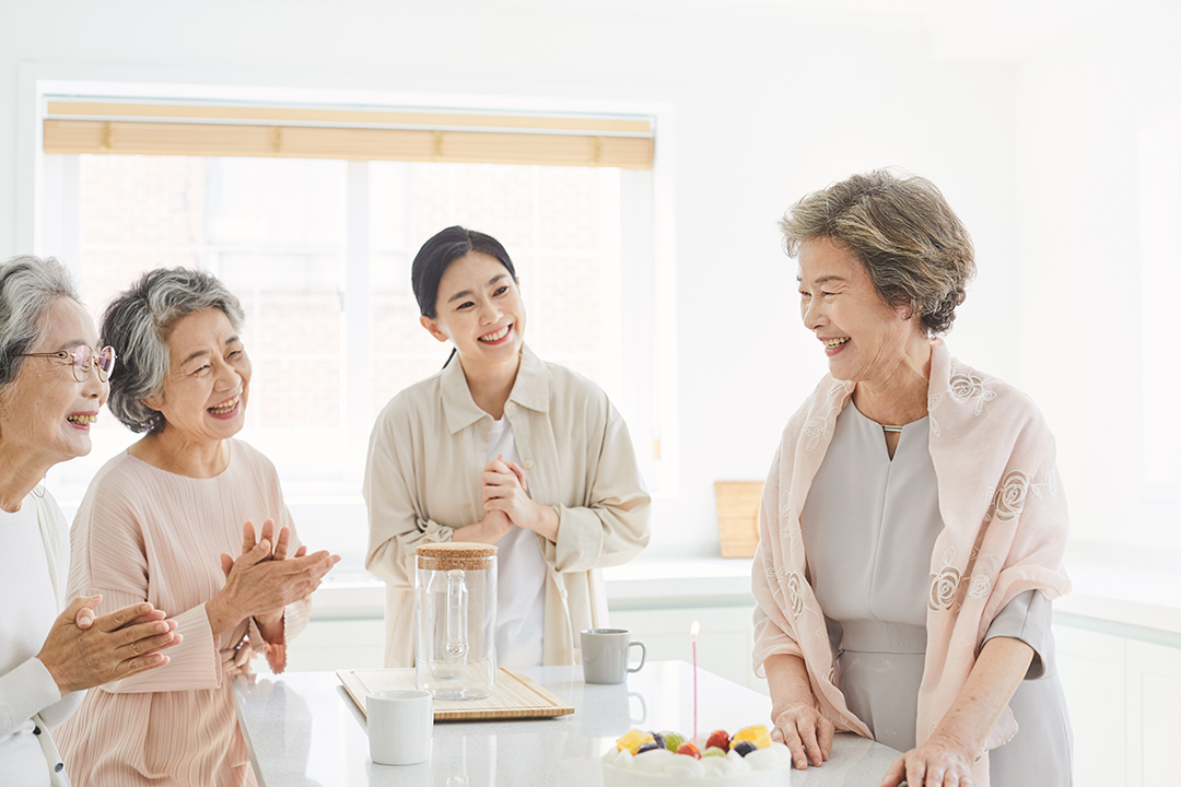 함께 웃는 사람들 사진