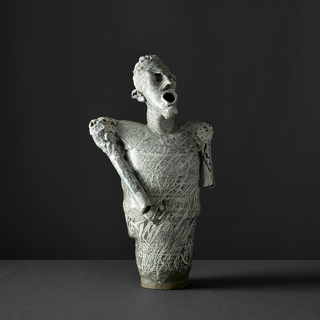 신상호, 〈앞선 꿈-인간〉, 1992-1993, 혼합토, 상감, 50×40×30cm ⓒ신상호 작가 소장