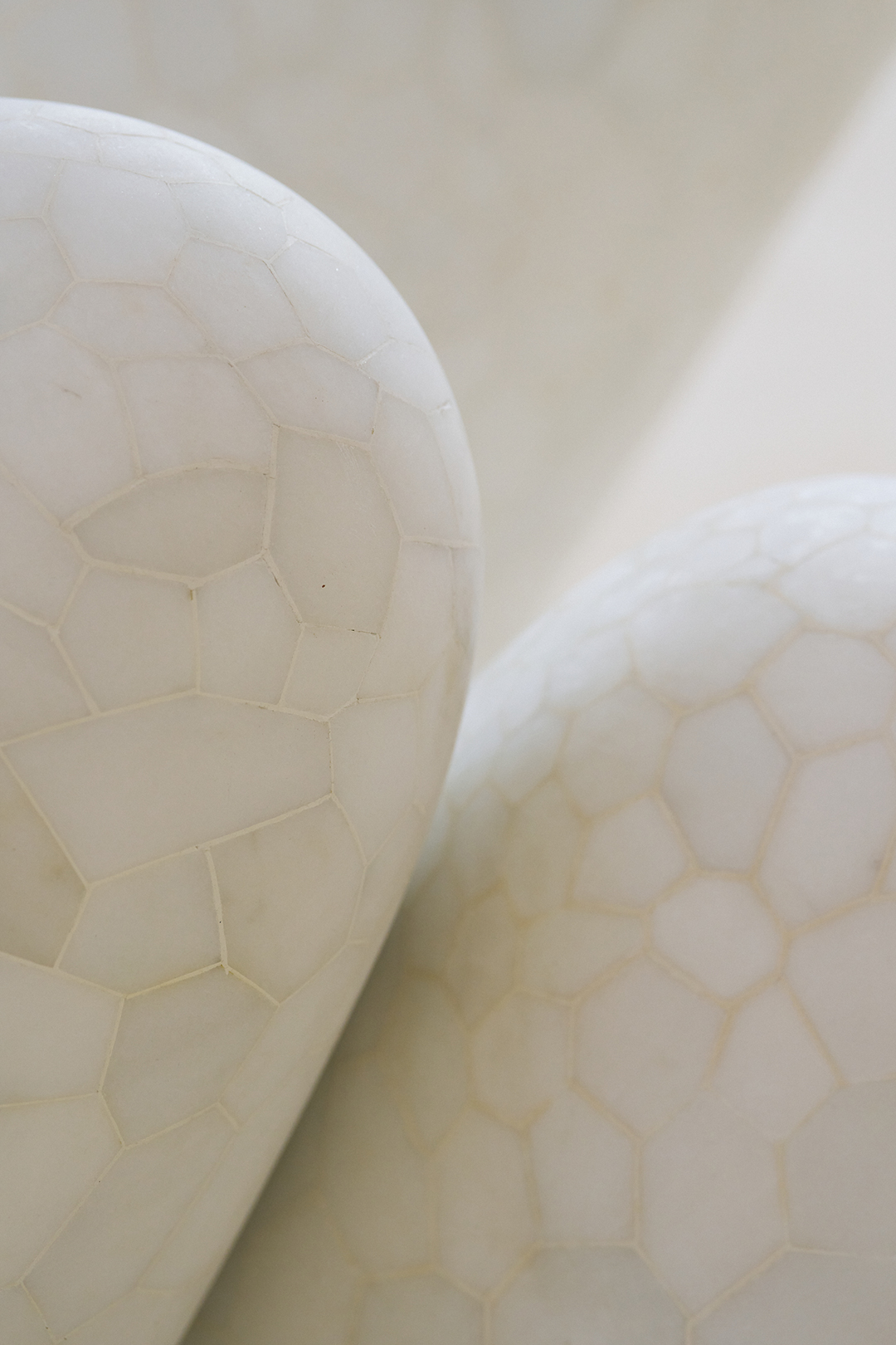 최재은, 루시, 2007, 한백옥, 239.5×246×291.4cm, HDC 리조트 소장 © 이동웅